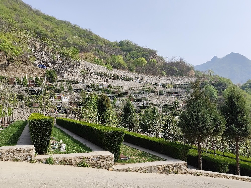 九公山长城纪念林墓地多少钱？