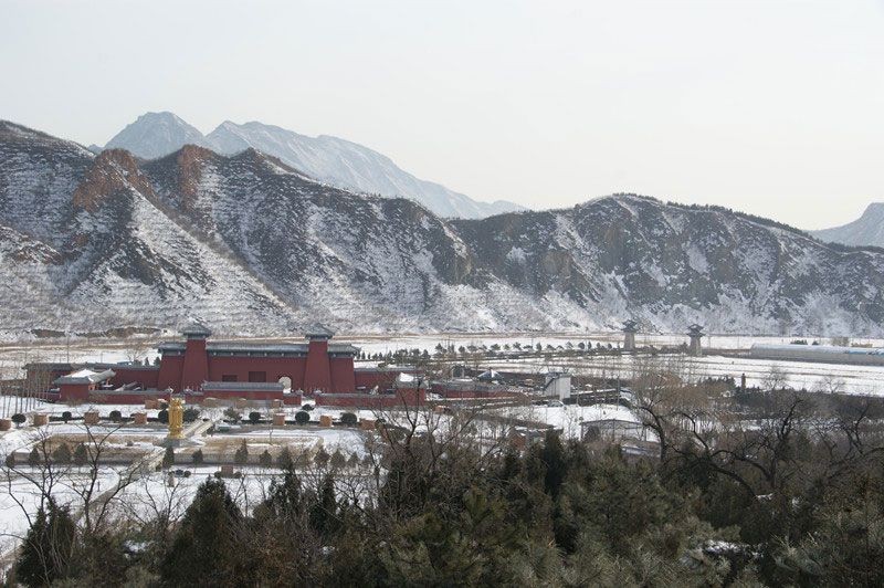 北京昌平墓地盘点：凤凰山陵园内部环境怎么样？周边都有哪些景观？官网购墓电话是多少？